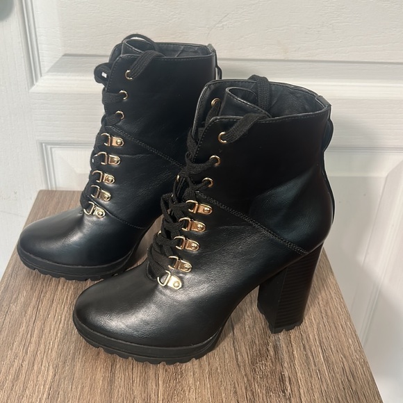 SHOEDAZZLE BLACK LACE UP HEELED BOOTS IN SIZE 7 - Picture 4 of 9